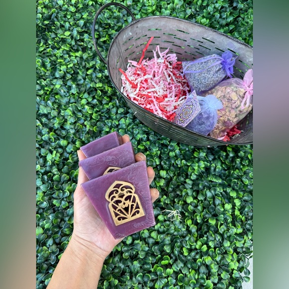 Botanical Wellness & Crystal Set | Rest • Love • Tranquility - Picture 7 of 10